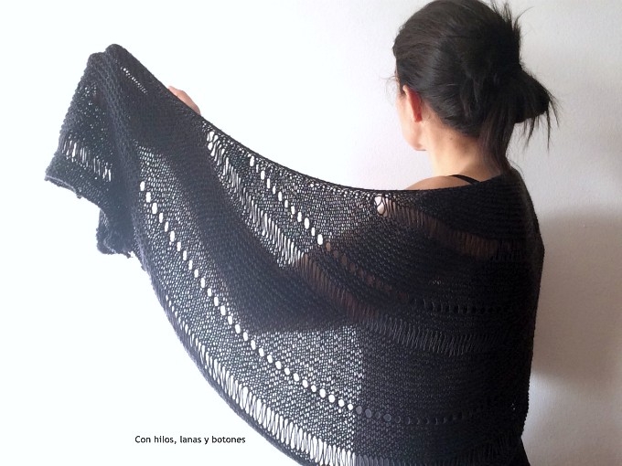 Con hilos, lanas y botones: Storm Shawl