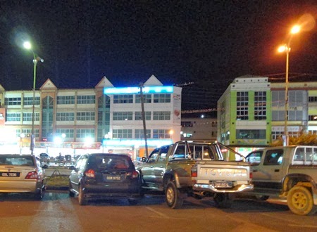 Gambar pemandangan malam di bandar Sarikei Sarawak