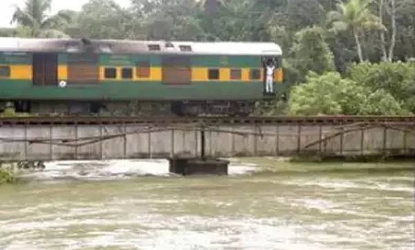 Youth jumped from railway bridge into river; Dies, Kottayam, News, Local-News, Accidental Death, Railway Track, Train, River, Dead, Obituary, Kerala