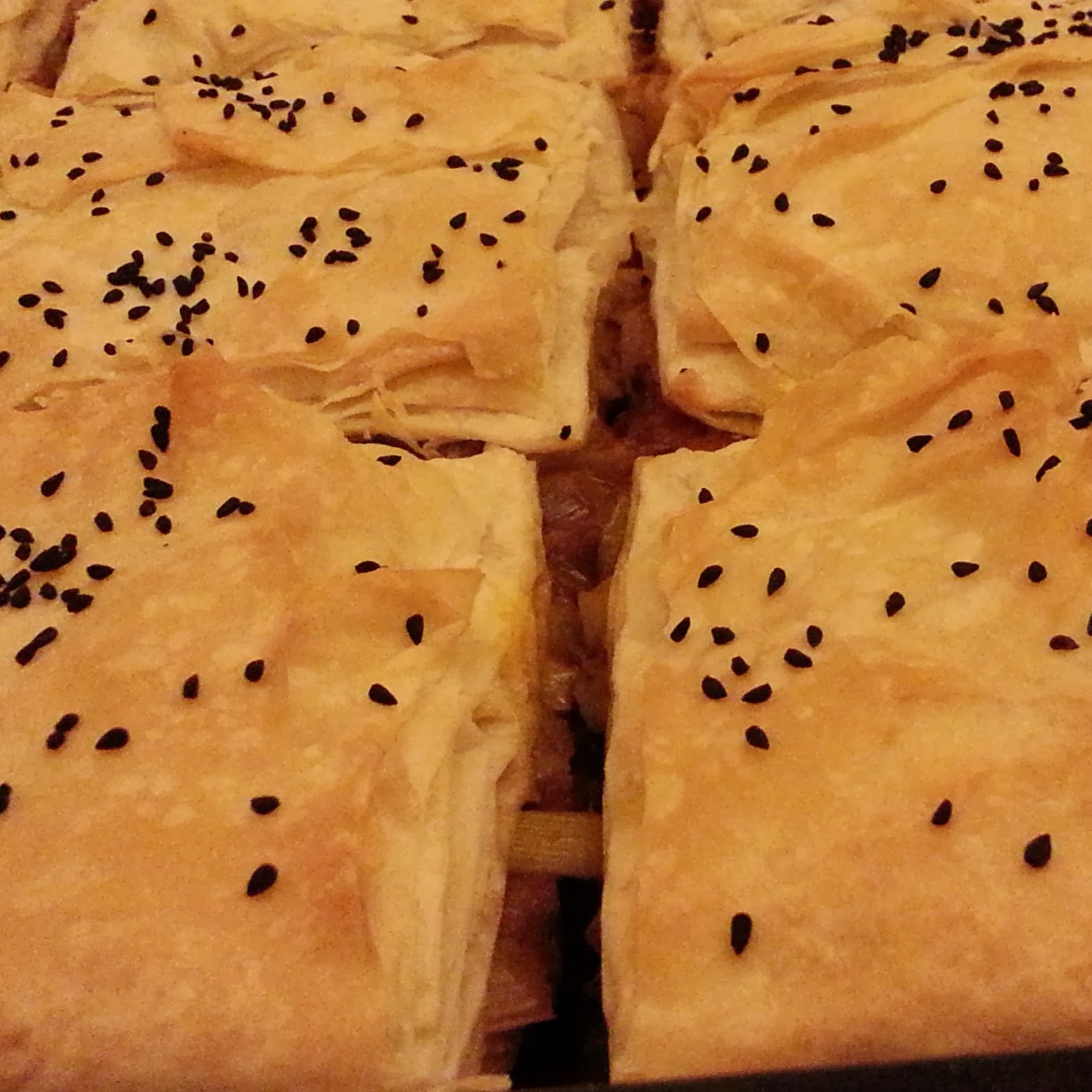 ne olursa artık Yufkadan Pırasalı Börek