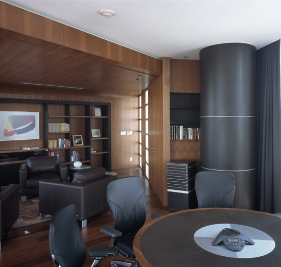 podio Fundación Mary Street Jenkins por Matthai Arquitectos