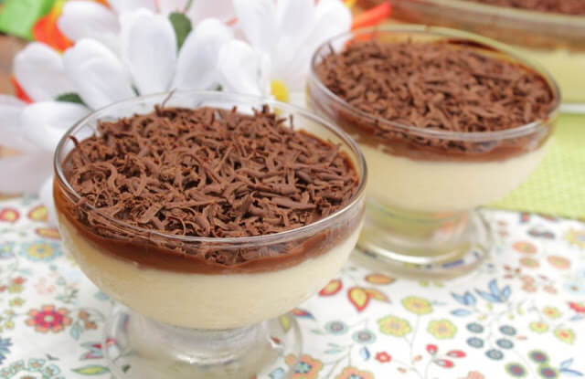 Mousse de maracujá e chocolate