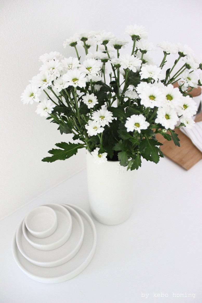 floral friday white chrysanthemums, weiße Chrysanthemen, Blumenliebe auf dem Südtiroler Food- und Lifestyleblog kebo homing