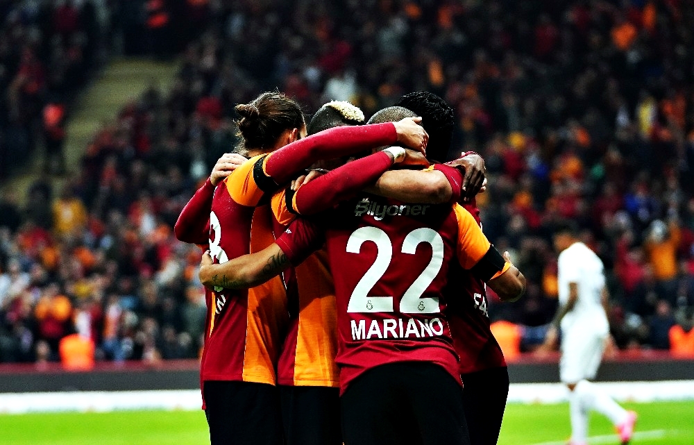 Galatasaray'da maaş indirimi ve dünyadan örnekleri!