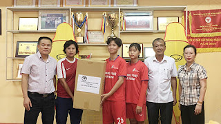 VFF tặng trang thiết bị chuẩn cho bóng đá Nữ BIA-VFF