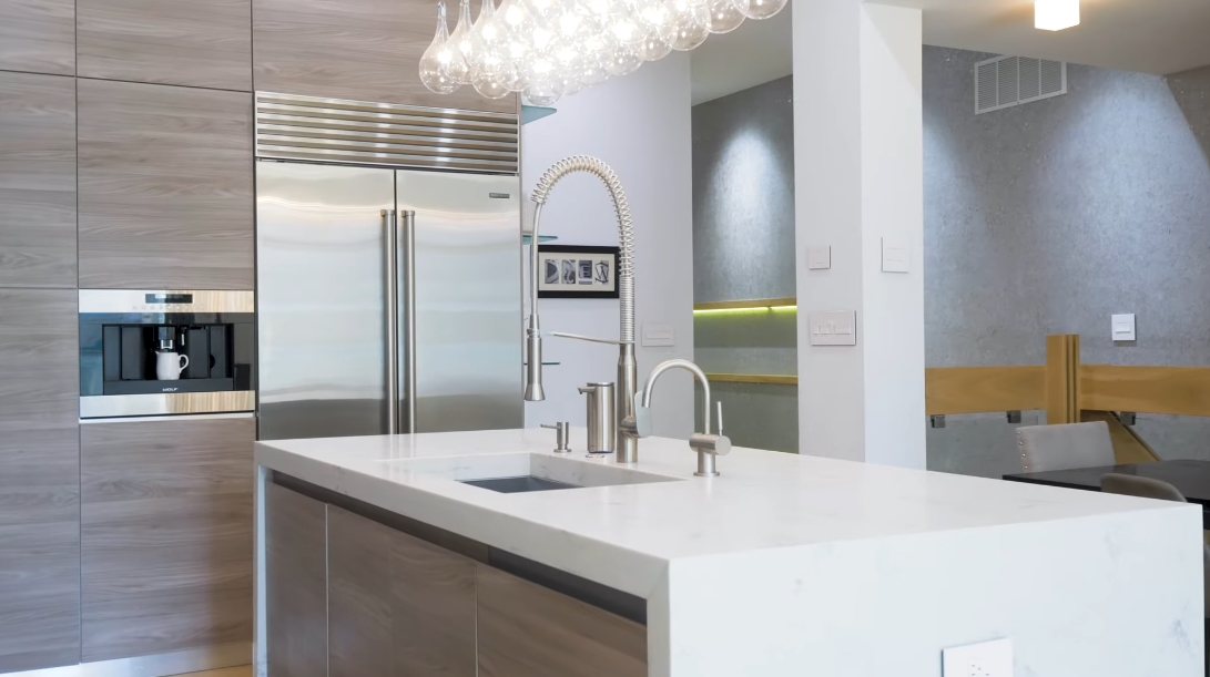 35 Interior Design Photos vs. 3046 N Ashland Ave Unit 1, Chicago Luxury Townhome Tour