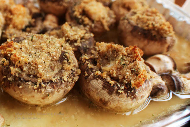 stuffed mushrooms with breadcrumbs and cheese classic style