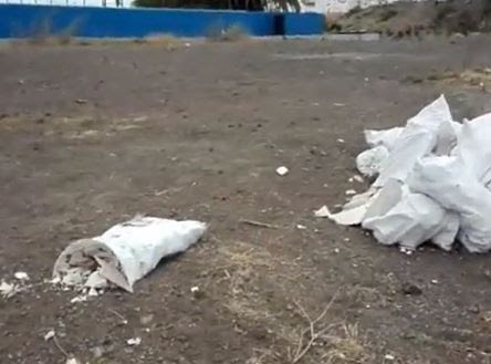 Suciedad en los alrededores del campo Juan Guedes