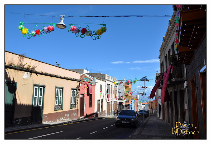 EL DÍA DE LA CRUZ LA CALLE DEL MEDIO, LOS REALEJOS, 2012 PASIÓN EN