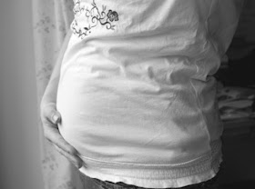 Drei gute Gründe, von seiner Schwangerschaft trotz Fehlgeburtsrisikos schon vor der 12. Woche zu erzählen. Eine mögliche Fehlgeburt ist ein Risiko, doch auch dann tut es gut, sich jemandem mitzuteilen.