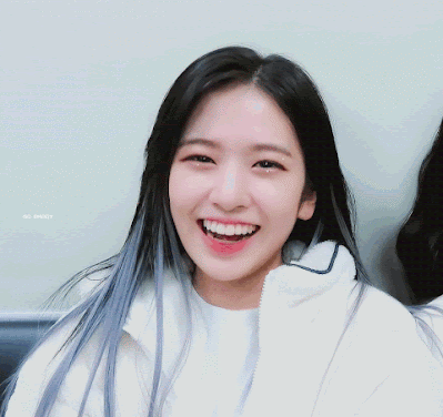 Pann] The difference in IZ*ONE Ahn Yujin and Jang Wonyoung's vibes is  legendary | LaptrinhX / News