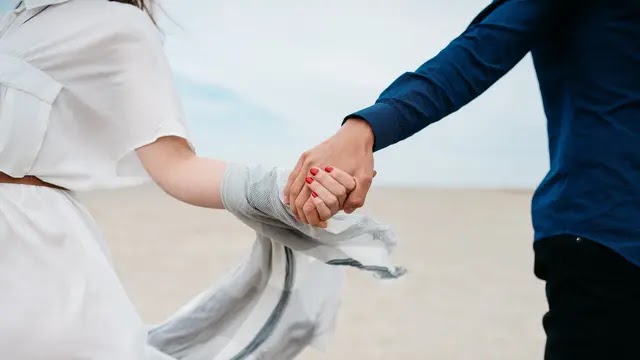 Cara Menghilangkan Cemburu Berlebihan ke Pasangan , Biar Hubunganmu Tetap Harmonis saling percaya Cara Menghilangkan Cemburu Berlebihan ke Pasangan