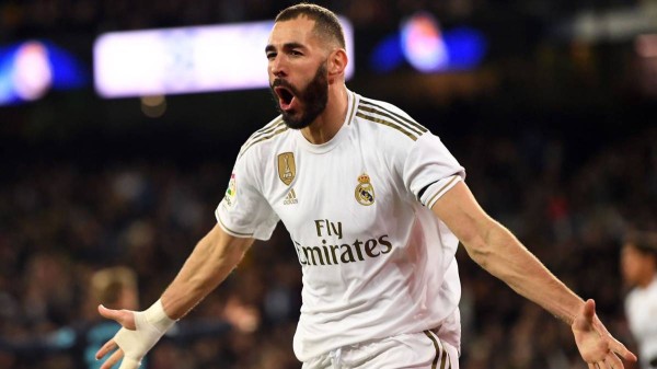 اخبار ريايضية كريم بنزيما يمد عقده مع ريال مدريد