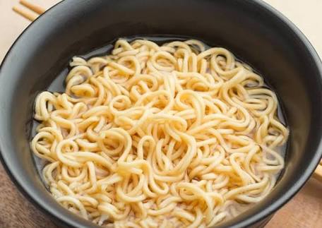 أضرار الإندومي أضرار الإندومي