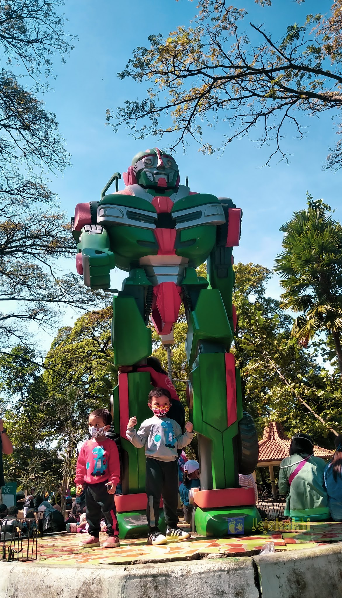 Jalan-jalan Santai di Cibeunying Park Bandung