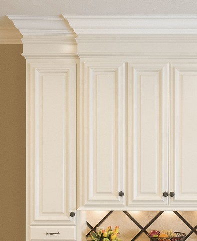 Kitchen Cabinets With Crown Molding On Top
