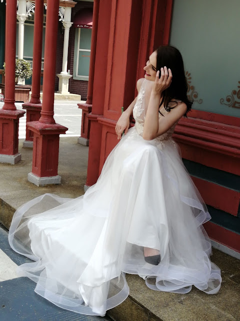 A-line layered skirt wedding dress