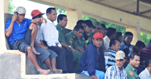 Bolos Kerja, PNS dan Pejabat Menonton Pacuan Kuda - Mbojo Network