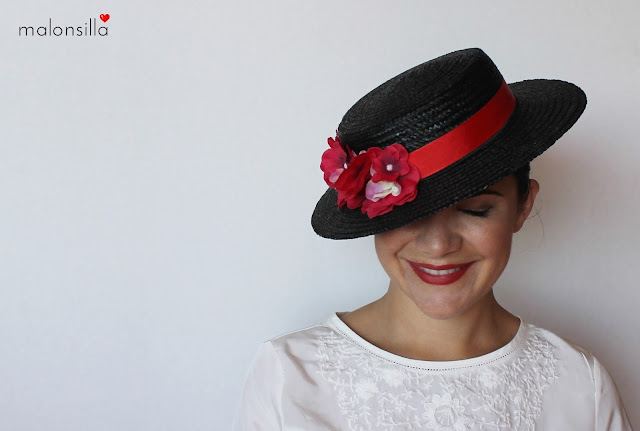 Sombrero canotier copa baja negro con cinta y flores en rojo desmontable diadema flores