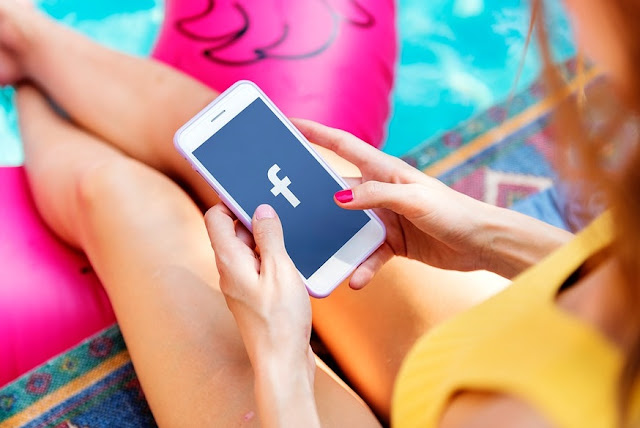 Facebook Addiction: Signs and Solutions Facebook Addiction: Signs and Solution