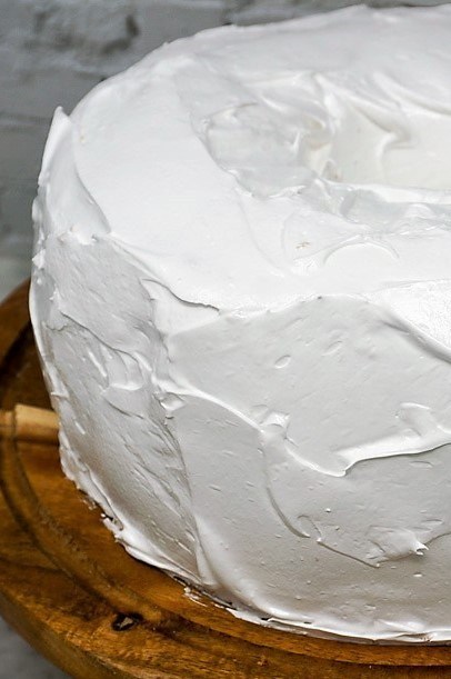 Angel Food Cake With Fluffy White Frosting