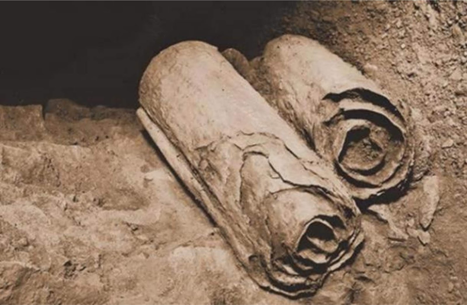 ENIGMAS. Los Manuscritos del Mar Muerto La Crónica del Henares ENIGMAS. Los Manuscritos del Mar Muerto La Crónica del Henares