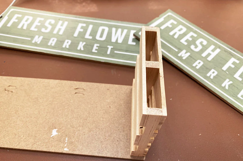 dollar store signs and mini pallets