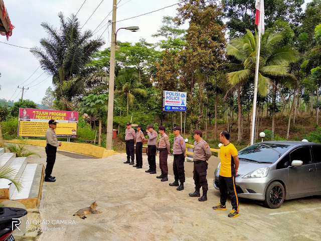 Polsek Kalibunder Polres Sukabumi Laksanakan Bakti Sosial Pembagian Sembako Untuk Warga Kurang Mampu Terdampak Virus Corona Kim Cipedes