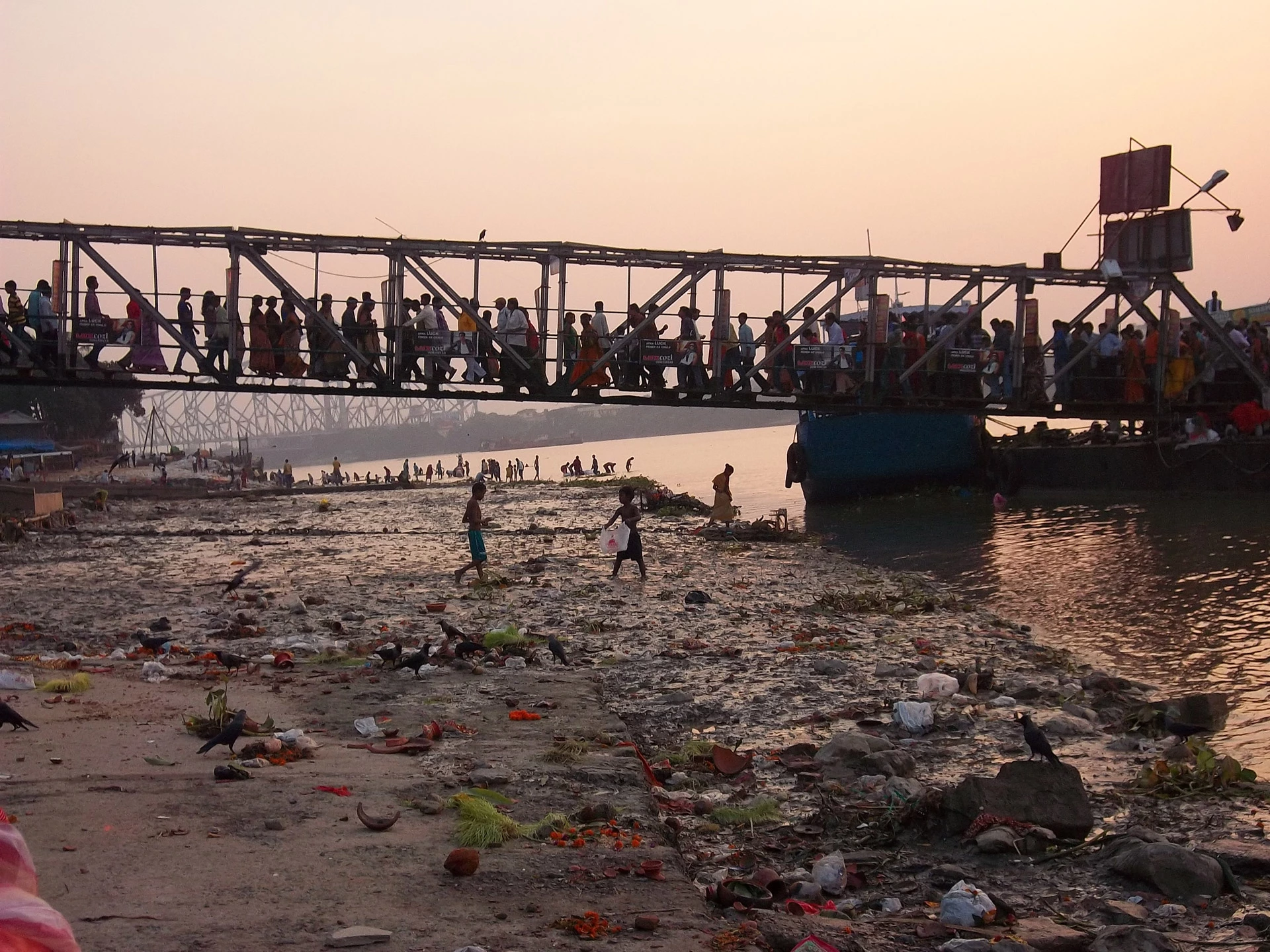 La contaminación del río Ganges La contaminación del río Ganges