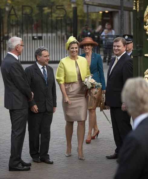 Hier, la reine Maxima a assisté à l'inauguration du musée Micropia, à Amsterdam. C'est le premier musée au monde sur les micro - organismes.