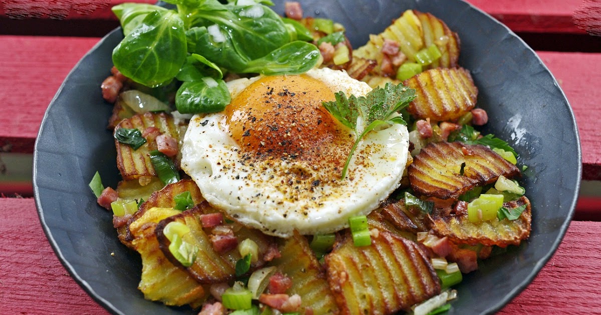 stuttgartcooking: Bratkartoffel-Salat mit Speck, Spiegelei und Ackersalat