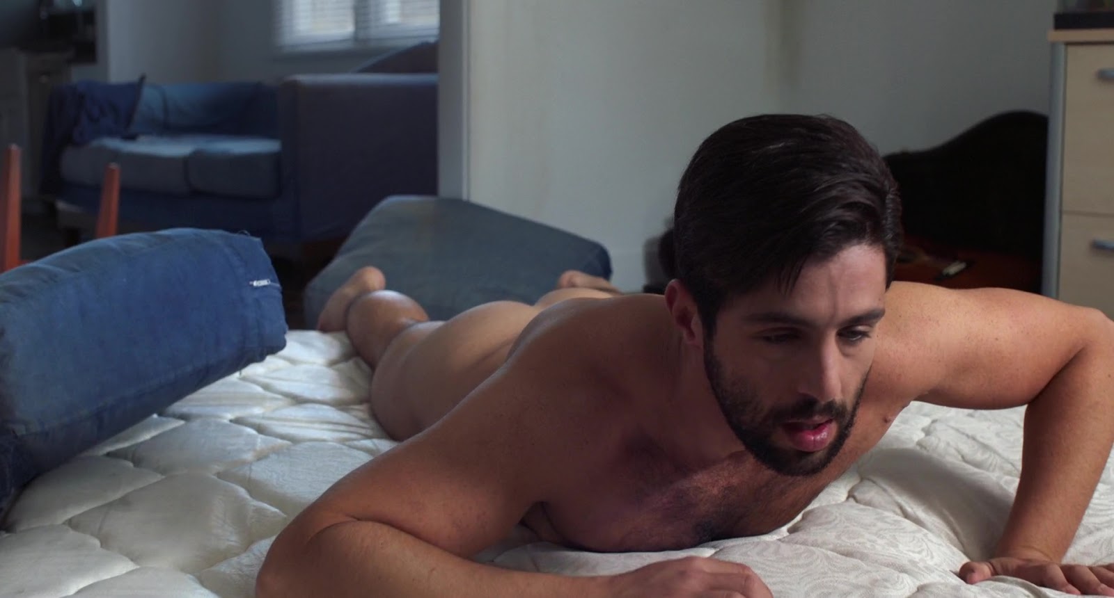 Josh Peck Mostra Il Sedere.