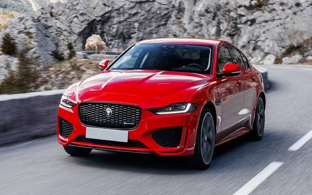 Jaguar XE 2020 trang bị nhiều tiện nghi trong khoang nội thất
