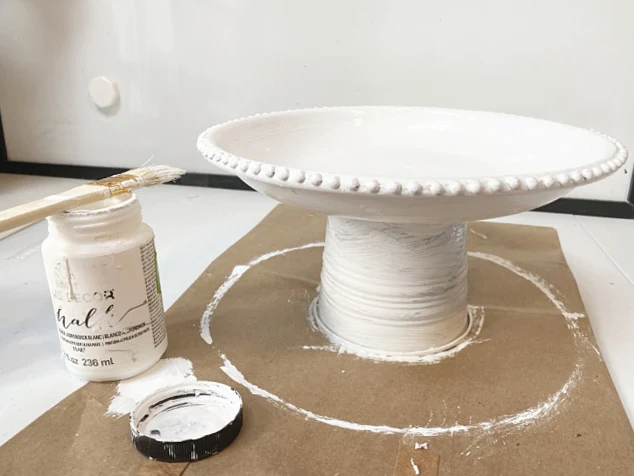 painting a white pedestal dish