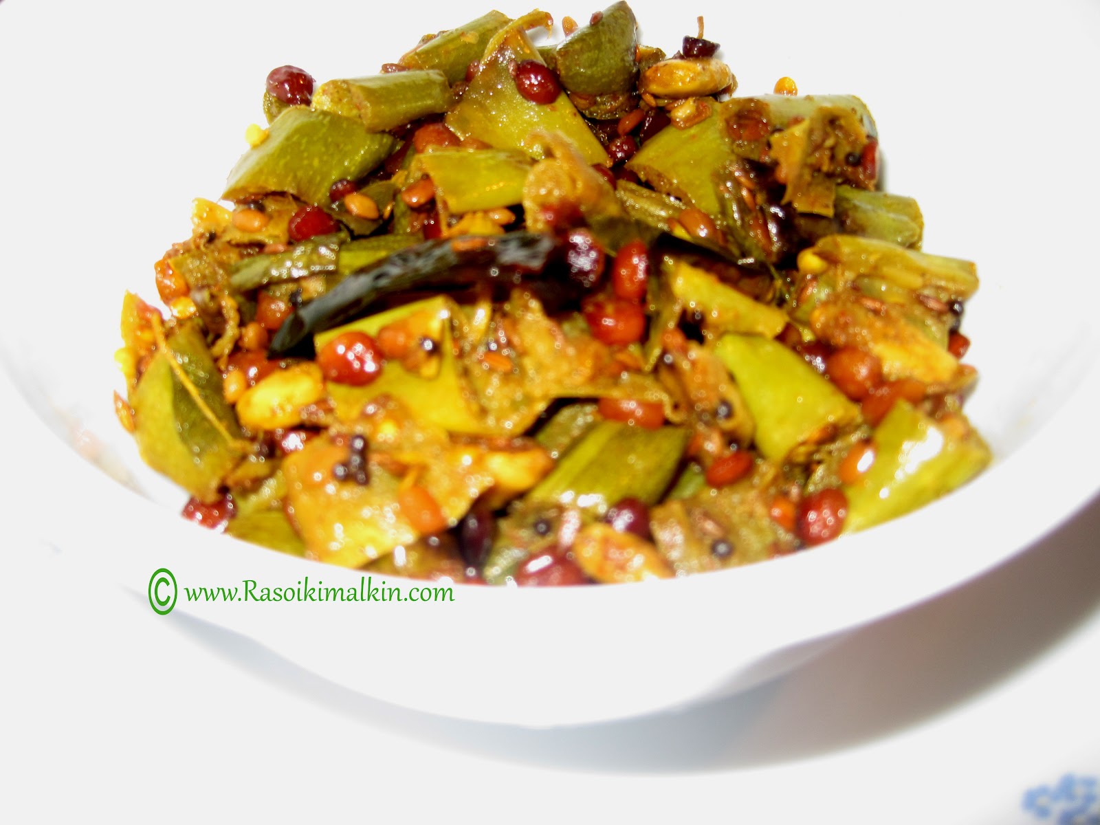 Andhras Kitchen: SNAKE-GOURD CURRY/POTLAKAYA KURA