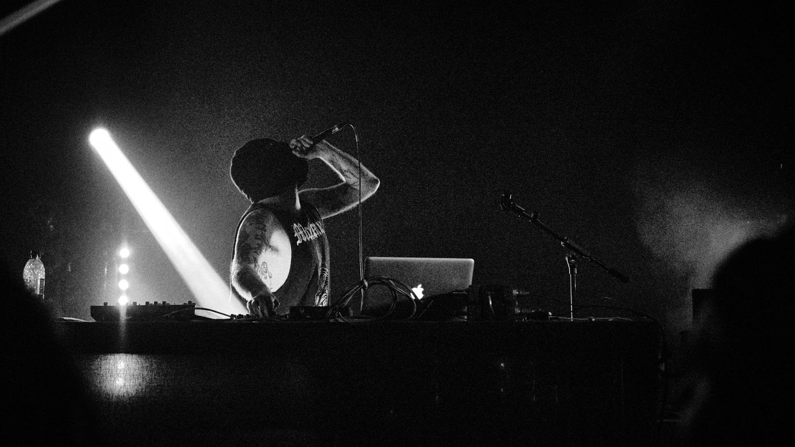 BLACK SYNTH RAVE ? INTERVIEW AVEC MCCLANE ! GRINDCORE TECHNO PUNK BLACK