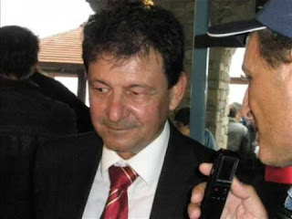 Ο δήμαρχος, η νεαρή ξεναγός κι άλλες βουκολικές ιστορίες για βόθρους και λύματα