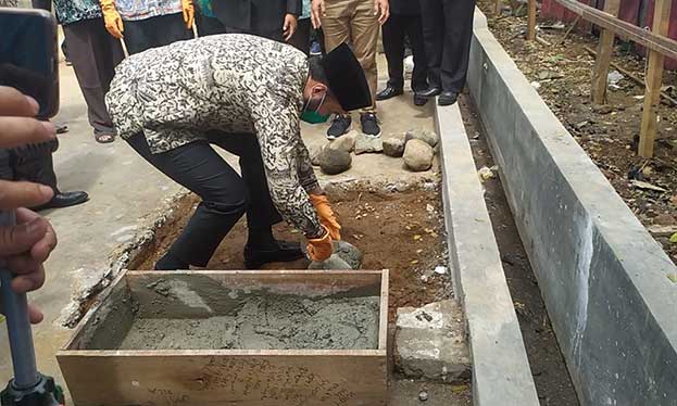 Fadly Amran meletakkan batu pertama pembangunan asrama putra PontrenMu Kauman
