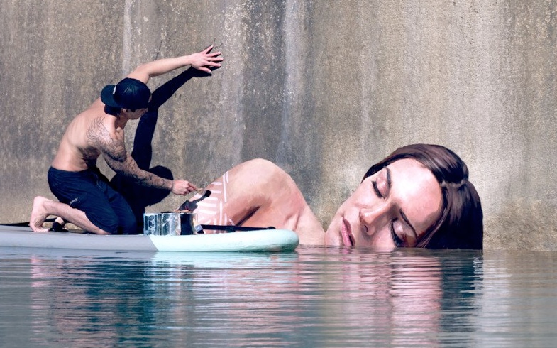 Artist Paints Murals of Women While Floating on a Surfboard Artist Paints Murals of Women While Floating on a Surfboard