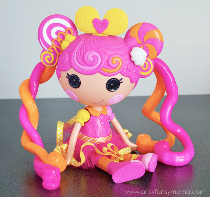 Lalaloopsy Stretchy Hair Doll Review at artsyfartsymama.com #Lalaloopsy #StretchAcrossUSA