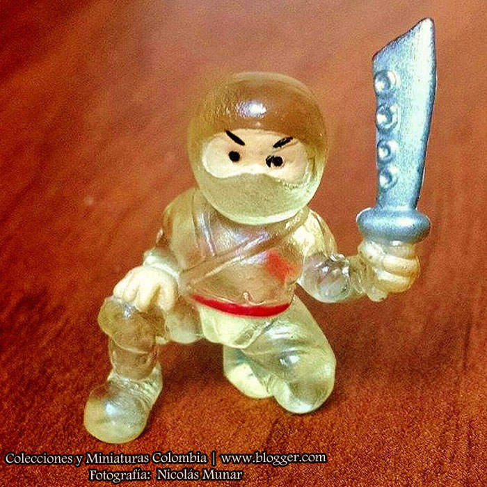 Colecciones y Miniaturas Colombia Yogo Premio «Ninjas» (2005)