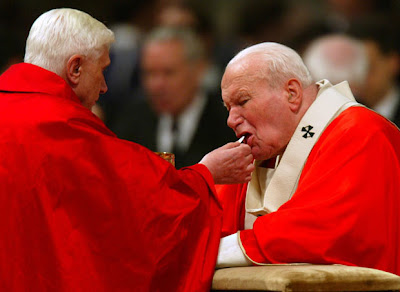 http://1.bp.blogspot.com/-xBCz94sxNEQ/TnMIQ06CG4I/AAAAAAAADP8/woPUUR6FL3Y/s1600/Eucharist+Joseph+Cardinal+Ratzinger+Pope+John+Paul+II+Communion.jpg