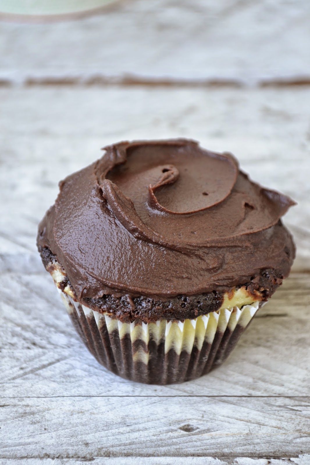 Chocolate-Cheesecake Cupcakes mit Schokofrosting - The Recipe Suitcase