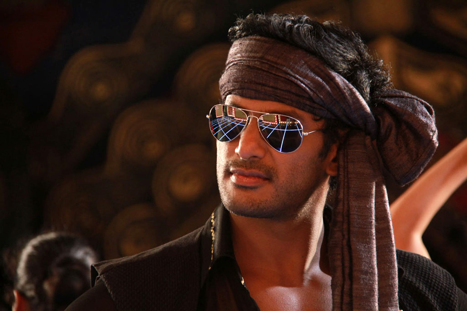 Vishal Latest Stills from Tamil Movie Madha Gajaraju | Actress Images