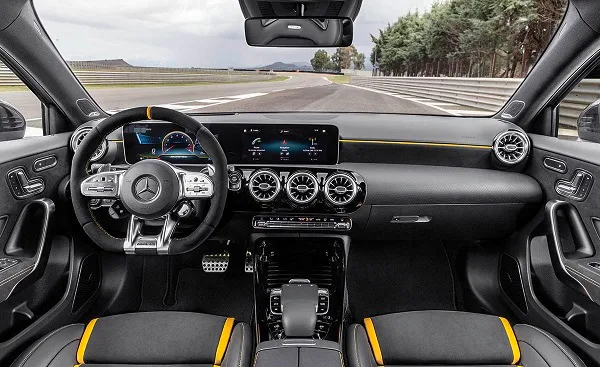 Interior Mercedes AMG A 45 S 4Matic+