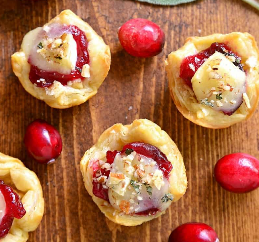 CHICKEN CRANBERRY BRIE TARTLETS #healthy #recipes #kategonic #cranberry #chicken 