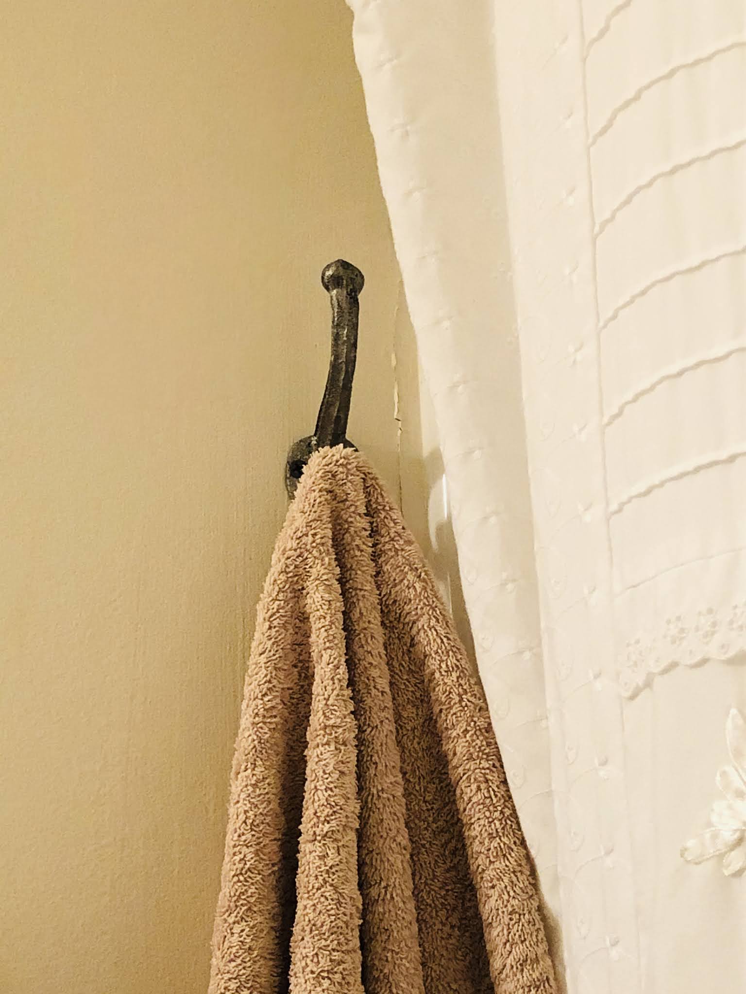 Ms. Nancy's Nook Rustic Wood & Iron Wall Rack DIY