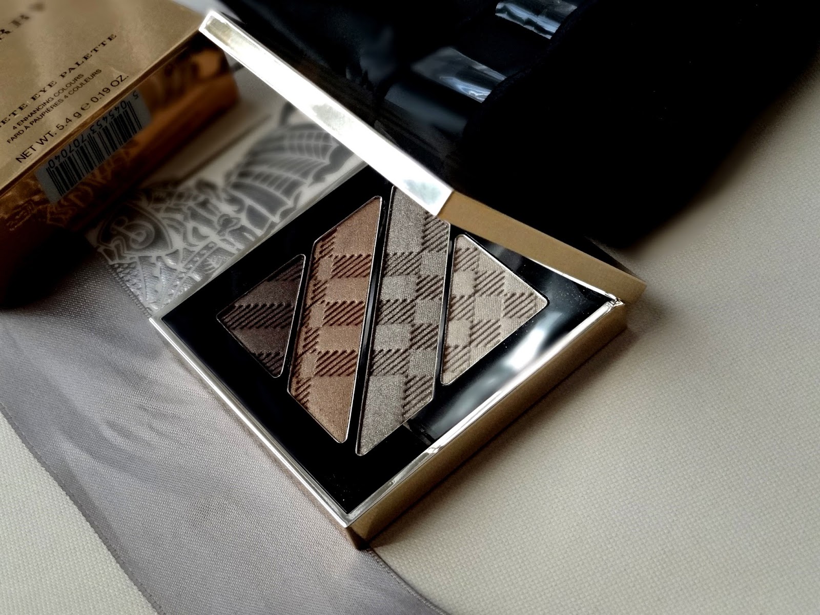 Burberry Beauty Winter Glow Makeup Collection - Complete Eye Palette in Gold No.25