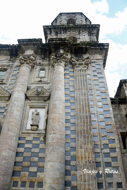 Fachada de la iglesia del Monasterio de Monfero