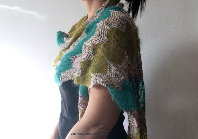 Con hilos, lanas y botones: Cheri Chevron Shawl